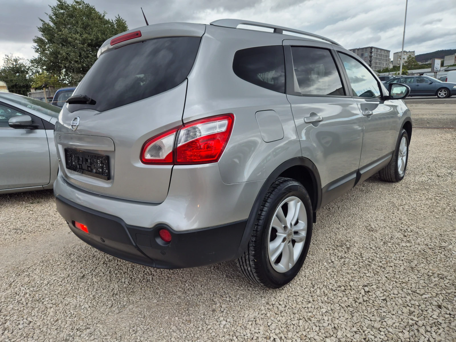 Nissan Qashqai 2.0i+ ��� 4?4 6+ 1 | Mobile.bg � ����������� 6