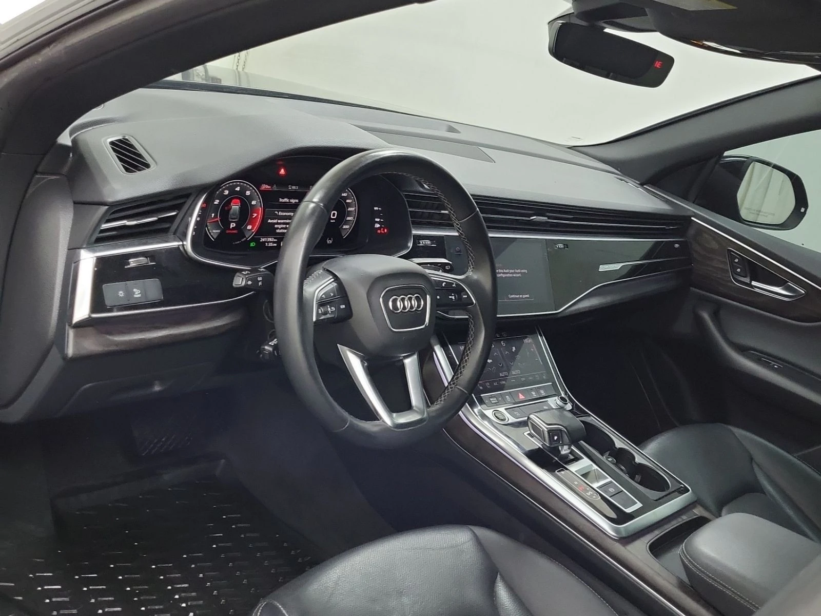 Audi Q8 PROGRESSIV С РЕГИСТРАЦИЯ & АВТО КРЕДИТ, снимка 10 - Автомобили и джипове - 53782864