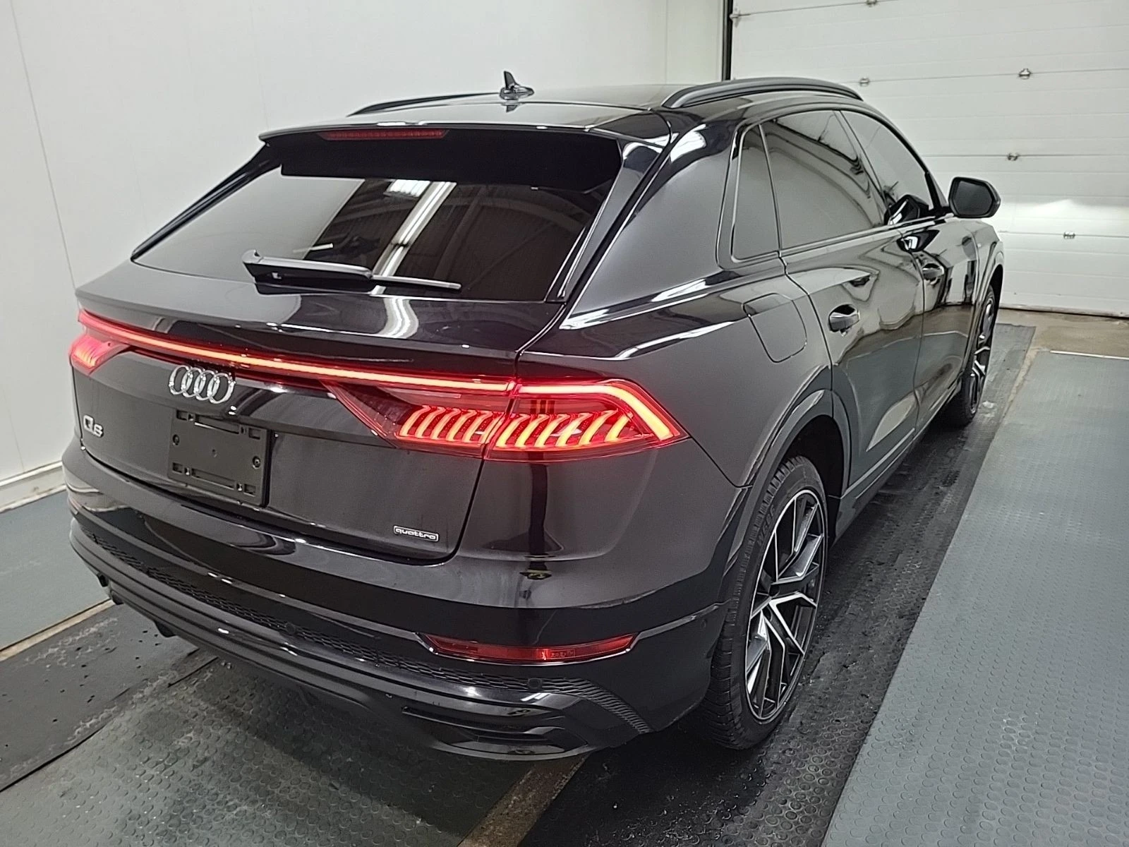 Audi Q8 PROGRESSIV С РЕГИСТРАЦИЯ & АВТО КРЕДИТ, снимка 3 - Автомобили и джипове - 53782864