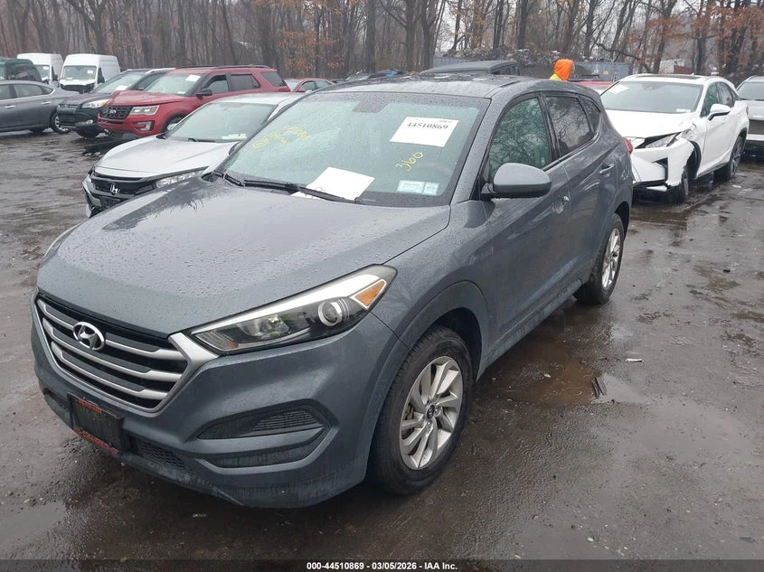 Hyundai Tucson 2.0l Se, снимка 6 - Автомобили и джипове - 54072143