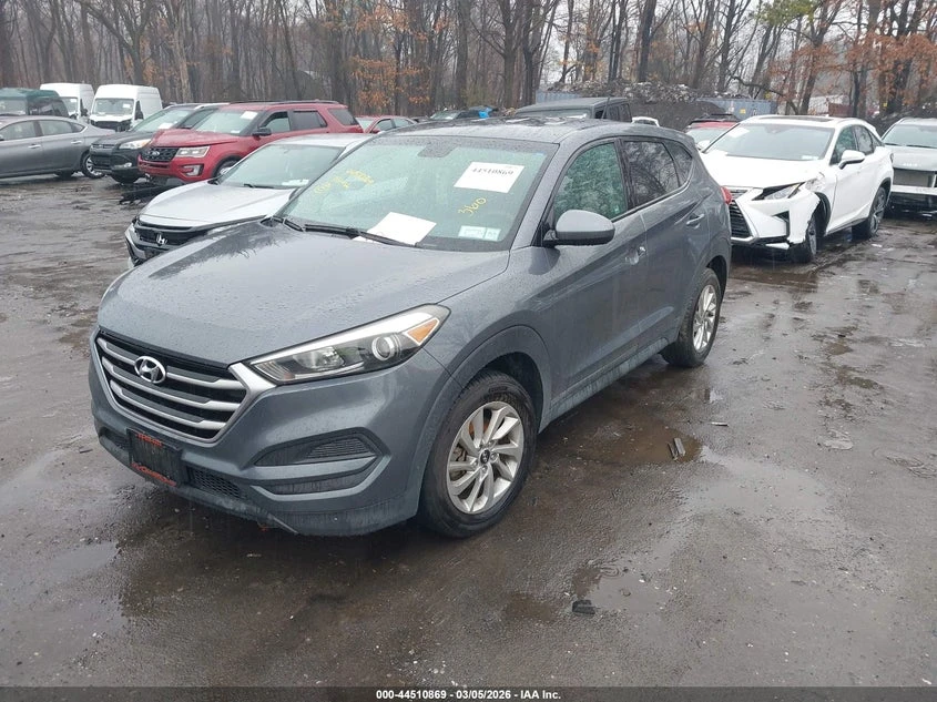 Hyundai Tucson 2.0l Se, снимка 2 - Автомобили и джипове - 54072143