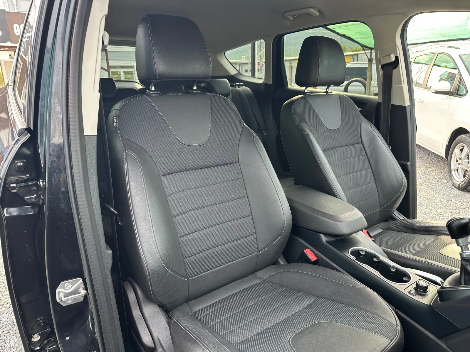 Ford Kuga 2.0TDCI 4x4, снимка 13 - Автомобили и джипове - 54419911