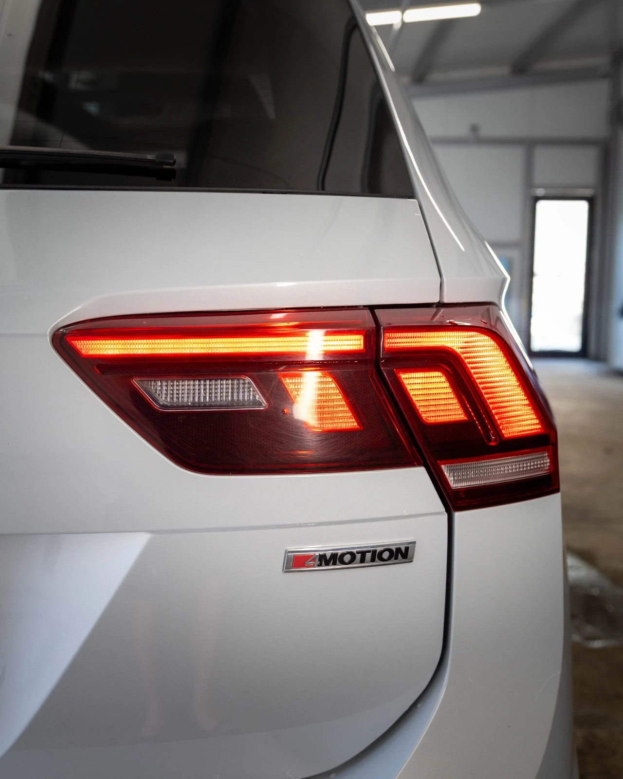 VW Tiguan SEL PREMIUM 4 MOTION, снимка 10 - Автомобили и джипове - 55233957