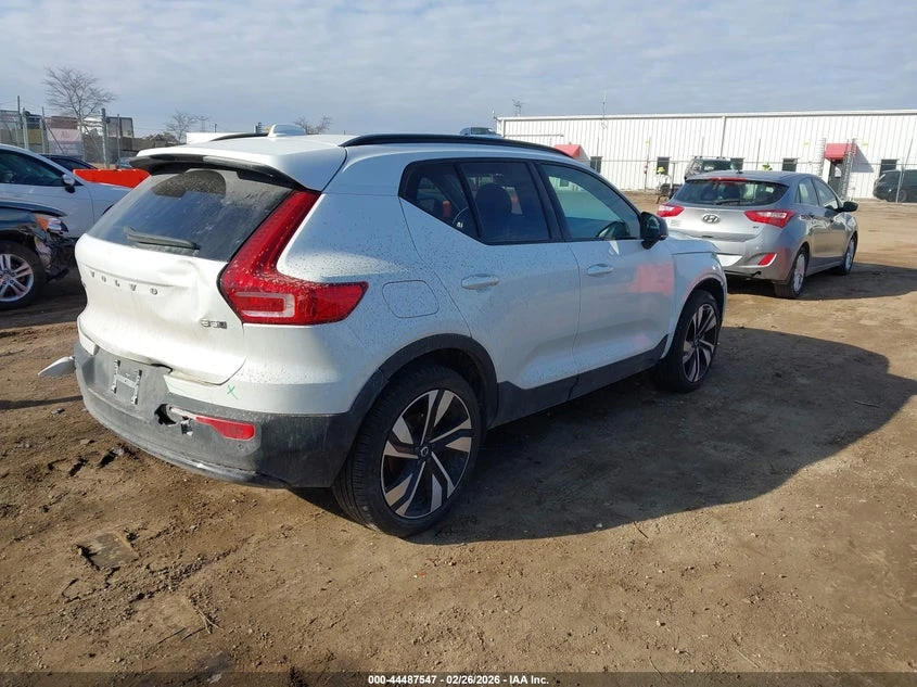 Volvo XC40 2.0l B5 Ultra Dark Theme, снимка 4 - Автомобили и джипове - 55570148