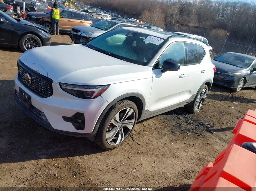 Volvo XC40 2.0l B5 Ultra Dark Theme, снимка 2 - Автомобили и джипове - 55570148