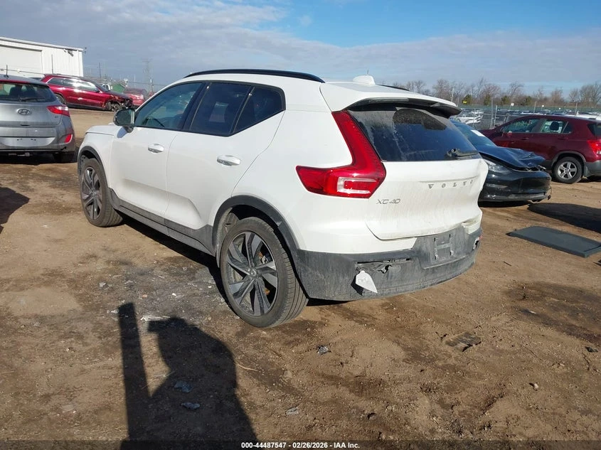 Volvo XC40 2.0l B5 Ultra Dark Theme, снимка 3 - Автомобили и джипове - 55570148