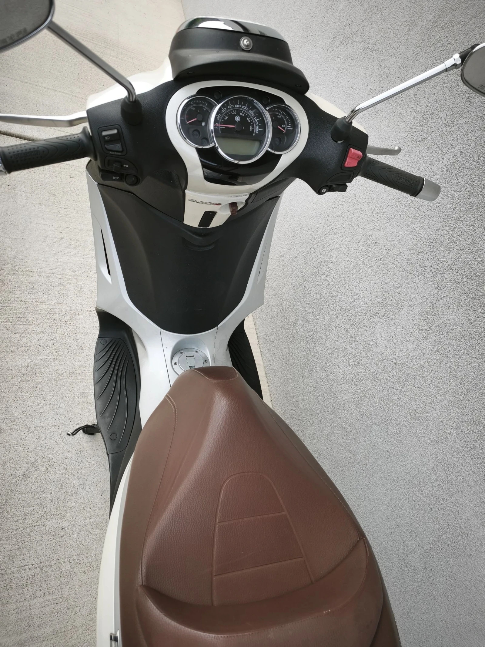 Piaggio Beverly 300 ie, 2014 година, ЛИЗИНГ , снимка 4 - Мотоциклети и мототехника - 55279862