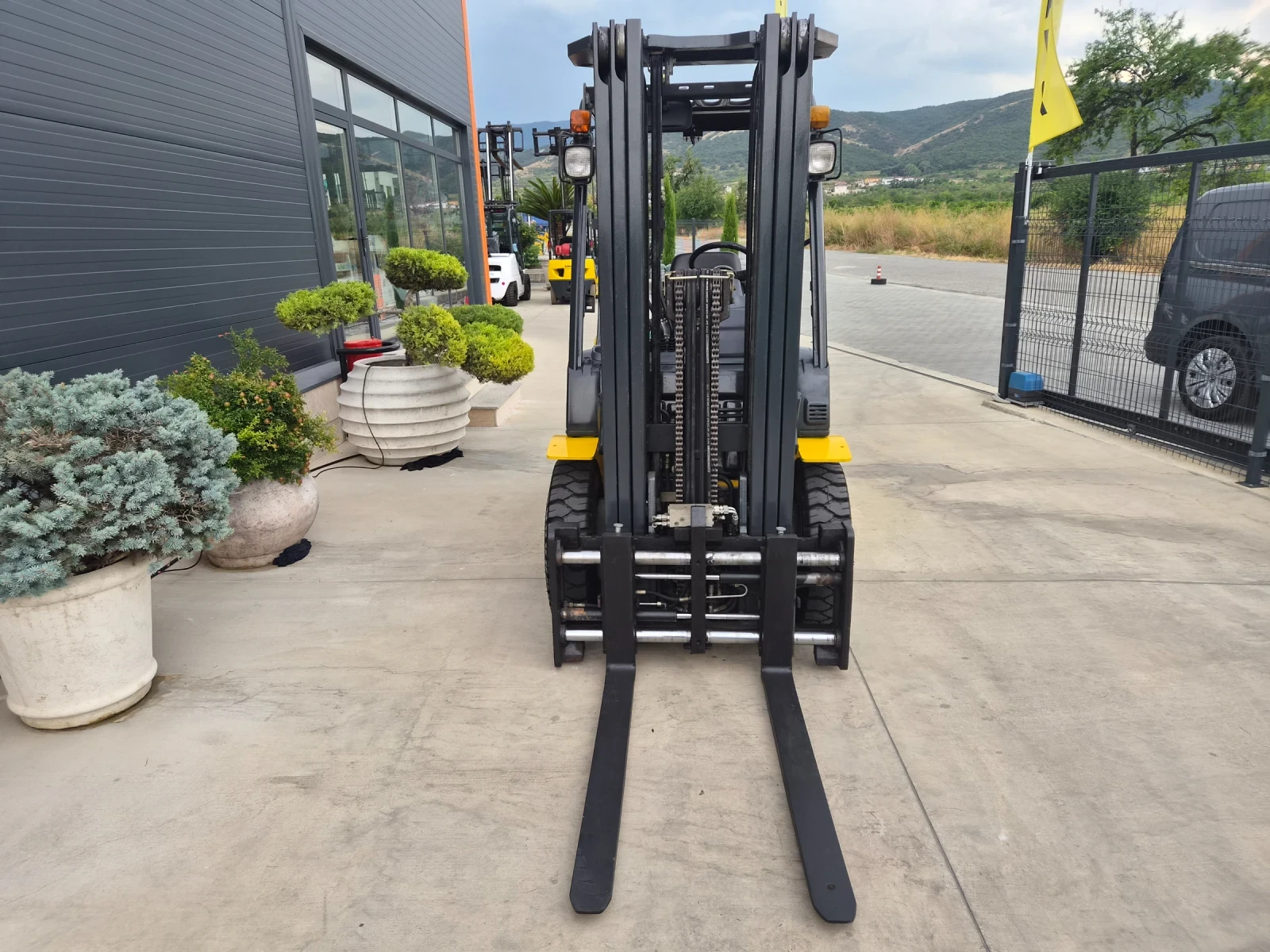 Мотокар Komatsu  5.5 м. / ИЗРАВТИТЕЛ И ПОЗИЦИОНЕР / АВТОМАТ / ГАЗ, снимка 8 - Индустриална техника - 55834258