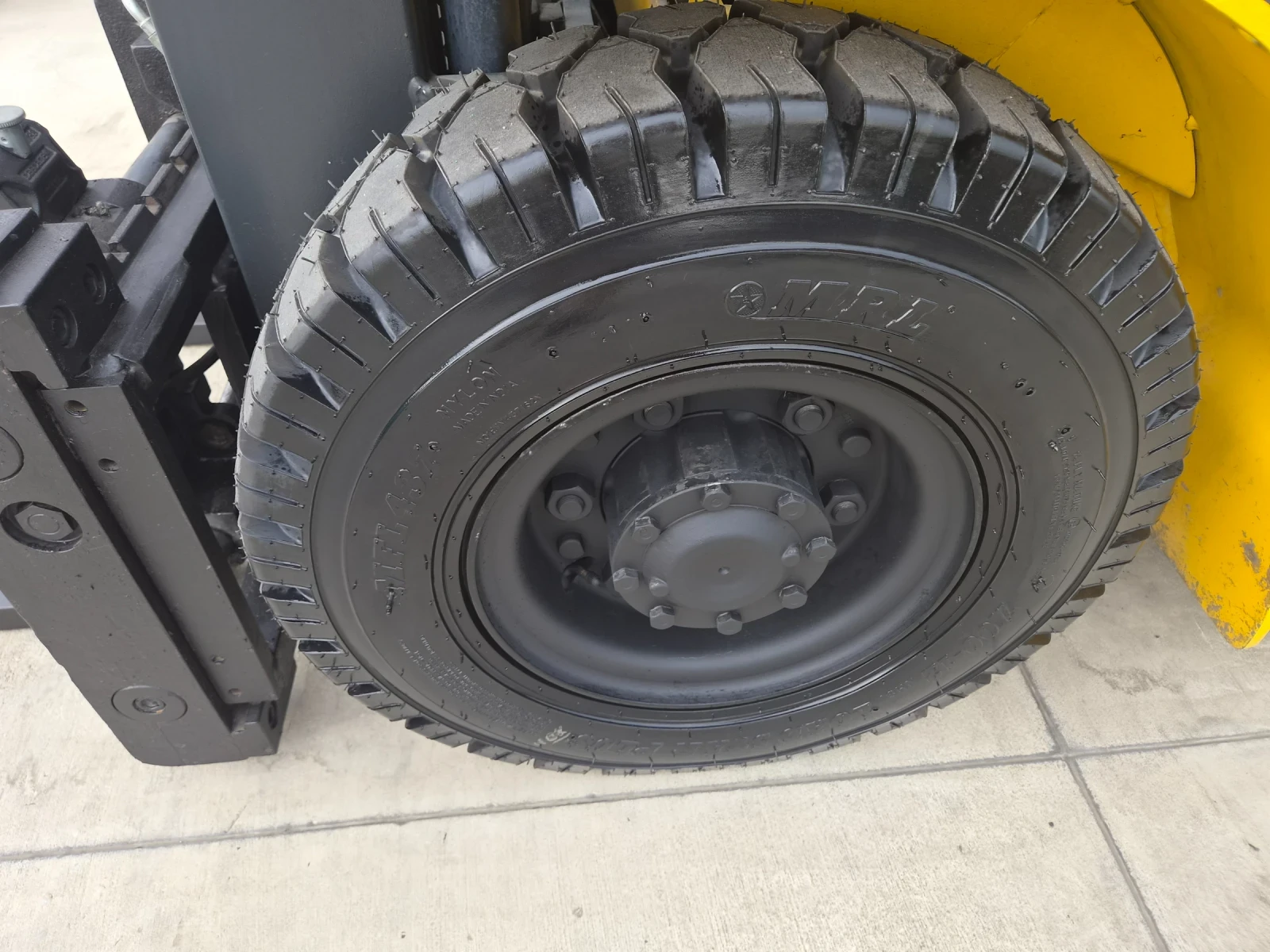 Мотокар Komatsu  5.5 м. / ИЗРАВТИТЕЛ И ПОЗИЦИОНЕР / АВТОМАТ / ГАЗ, снимка 15 - Индустриална техника - 55834258