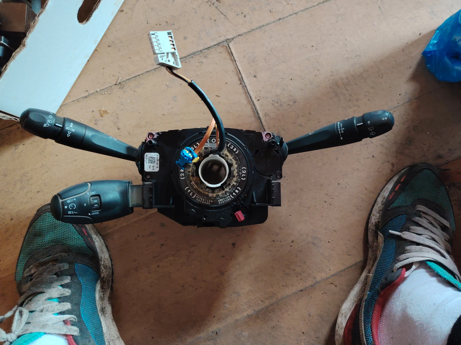 98081767ZD01 Kom 2008  �� ���� 208 �10677120 B | Mobile.bg � ����������� 1