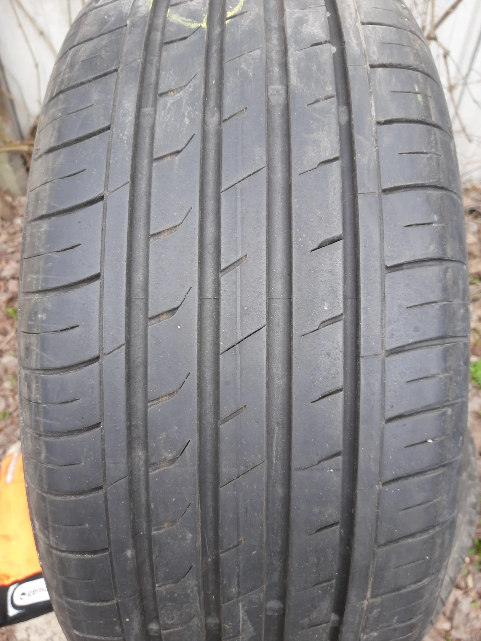Гуми Летни 215/55R17, снимка 2 - Гуми и джанти - 53997337