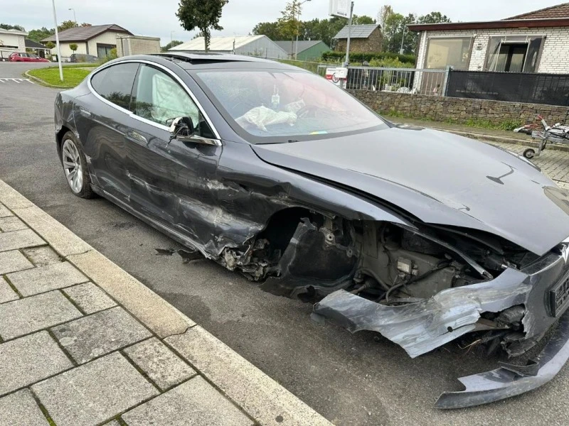 Tesla Model S Европейска!Ударена, снимка 3 - Автомобили и джипове - 29734765