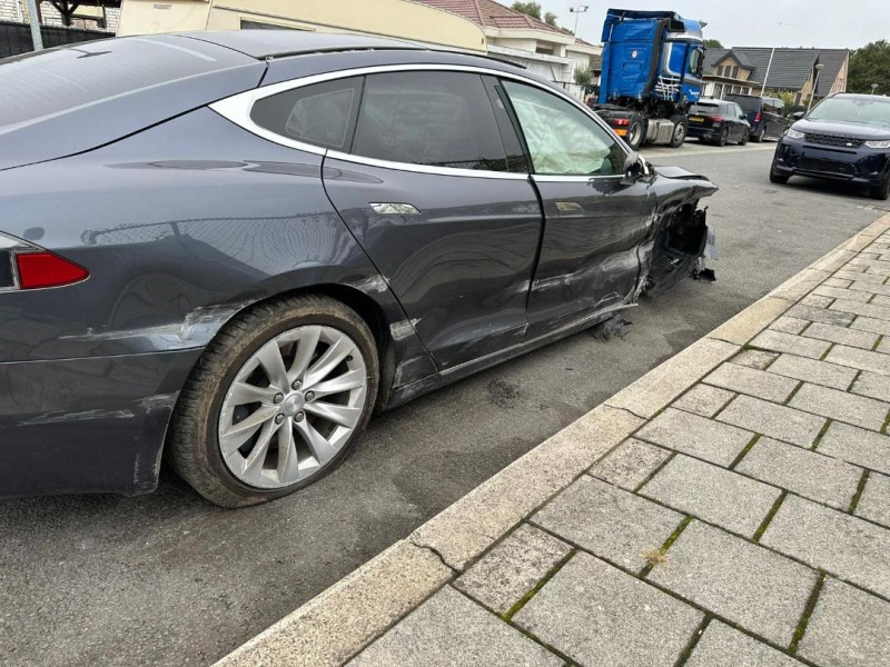 Tesla Model S Европейска!Ударена, снимка 5 - Автомобили и джипове - 29734765