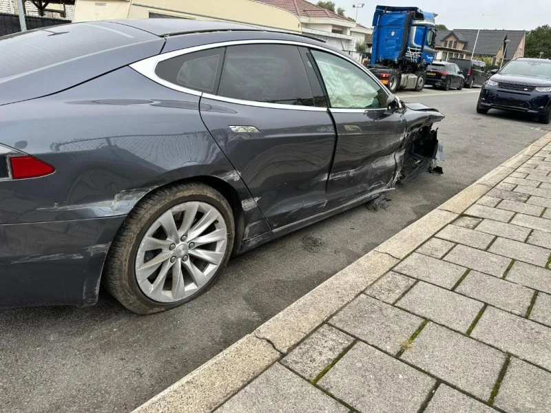 Tesla Model S Европейска!Ударена, снимка 5 - Автомобили и джипове - 29734765