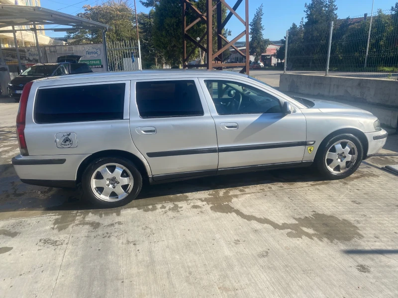 Volvo V70, снимка 1 - Автомобили и джипове - 48650080