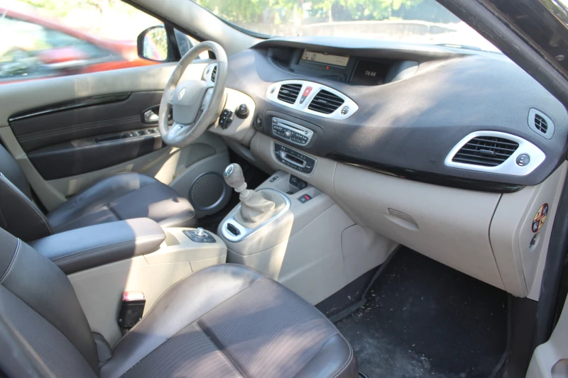Renault Scenic ИТАЛИЯ, НОВ ВНОС, НА ЧАСТИ, снимка 10 - Автомобили и джипове - 50793501