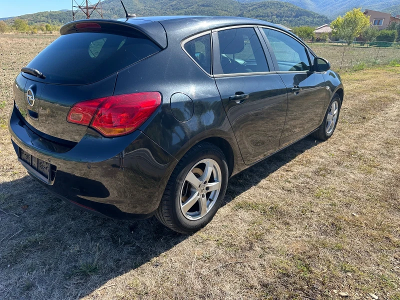 Opel Astra 1.6 I  ABТОМАТ, снимка 4 - Автомобили и джипове - 51794871