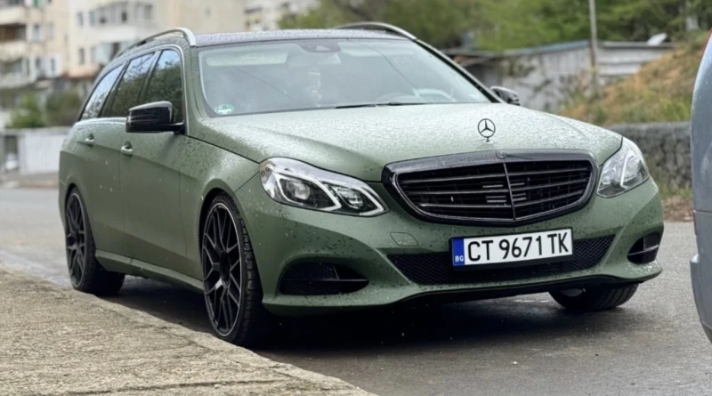 Mercedes-Benz E 300 231к.с. Bluetec 9-скорости, снимка 3 - Автомобили и джипове - 52543036