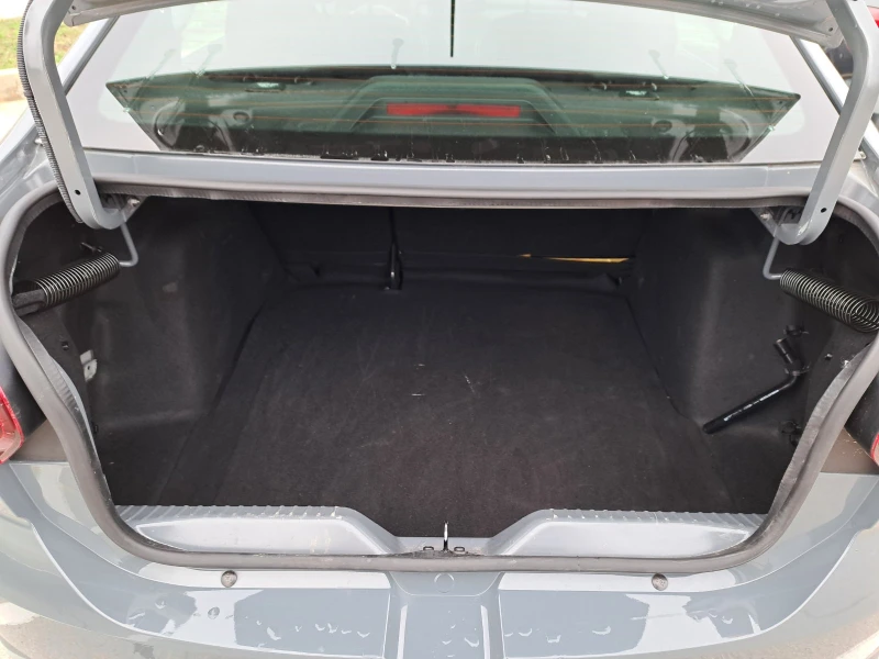 Dacia Logan, снимка 6 - Автомобили и джипове - 52654819