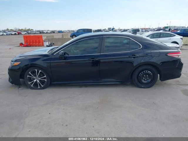 Toyota Camry Минимална щета, Налична е сервизна!, снимка 6 - Автомобили и джипове - 48742816