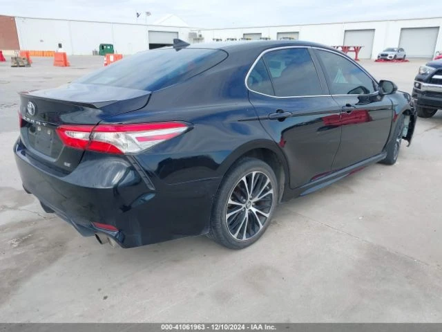 Toyota Camry Минимална щета, Налична е сервизна!, снимка 9 - Автомобили и джипове - 48742816