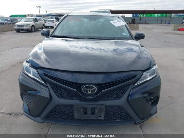 Toyota Camry Минимална щета, Налична е сервизна!, снимка 1 - Автомобили и джипове - 48742816