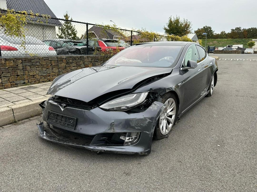 Tesla Model S Европейска!Ударена - [1] 