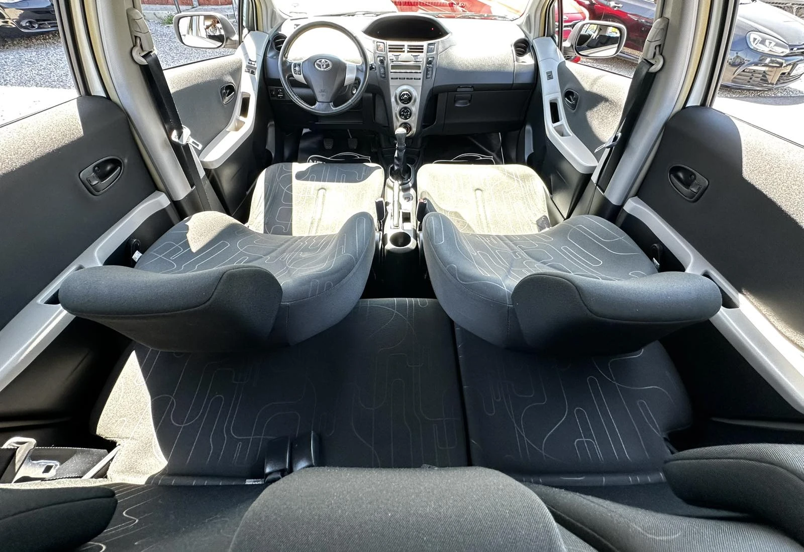 Toyota Yaris 1.0I 69HP 110, 000KM EURO5B - изображение 9