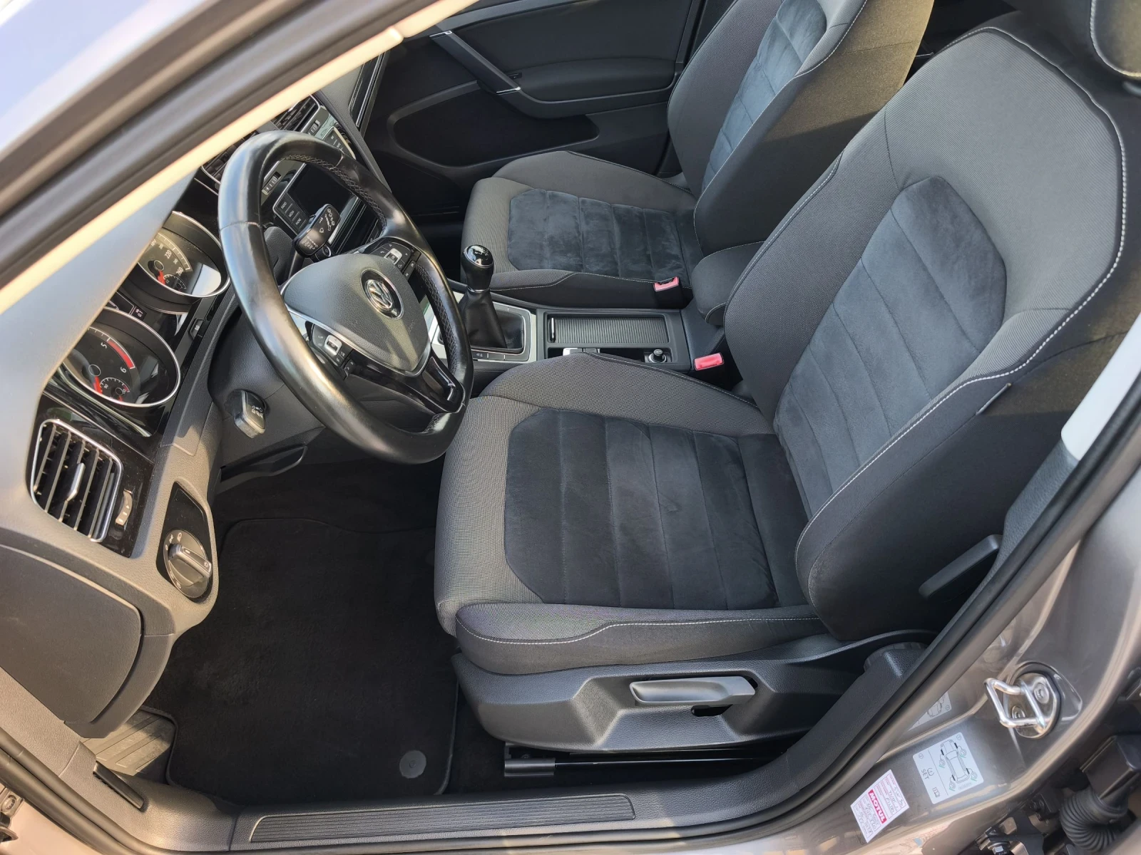 VW Golf 2.0TDI HIGH LINE LED NAVI FULL SERVICE NEW !!! - изображение 9