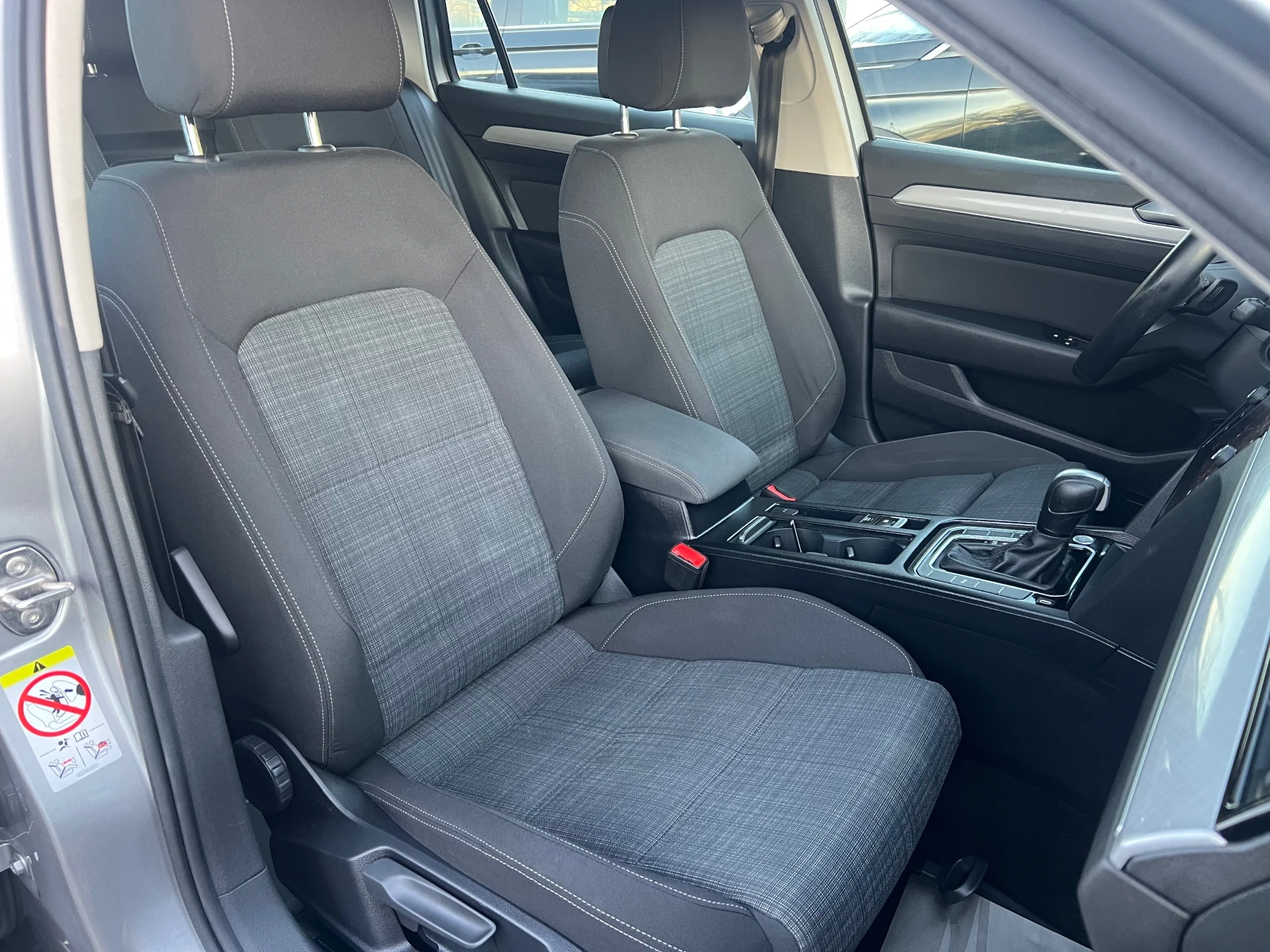 VW Passat FACELIFT 2.0TDI-150 DSG DISTR. KEY LESS GO | Mobile.bg   10