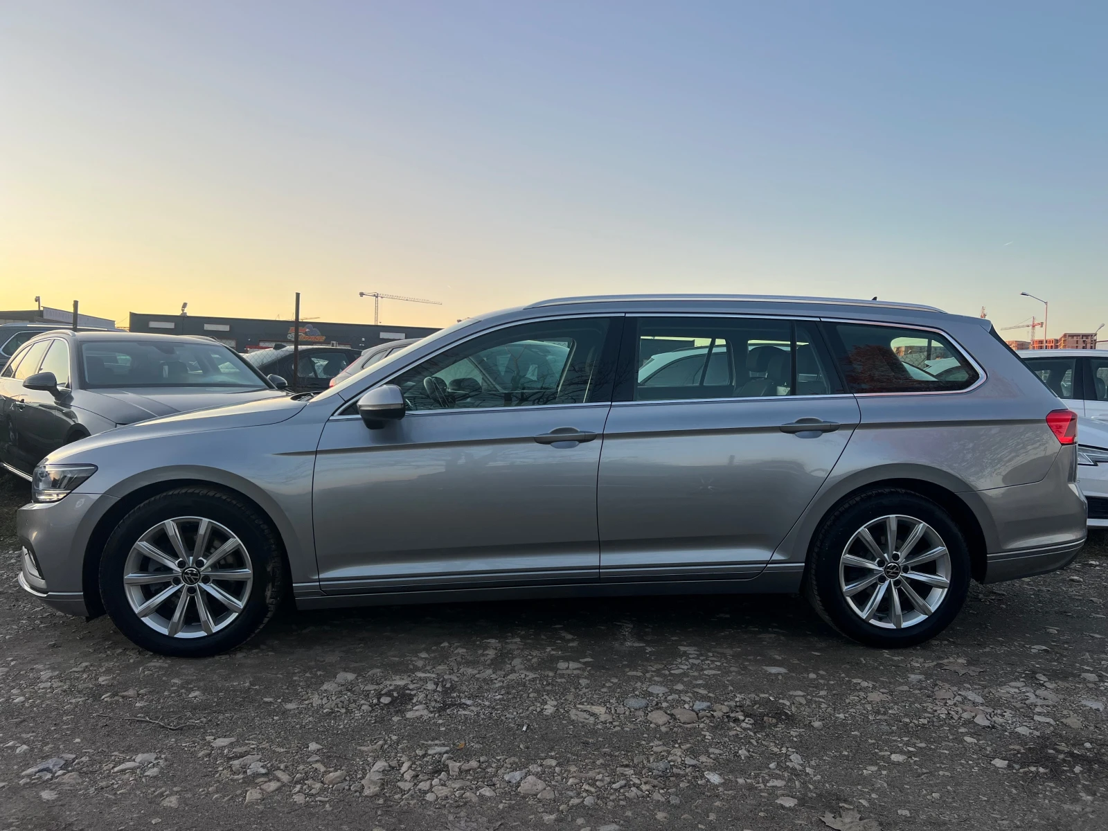 VW Passat FACELIFT 2.0TDI-150 DSG DISTR. KEY LESS GO | Mobile.bg   7