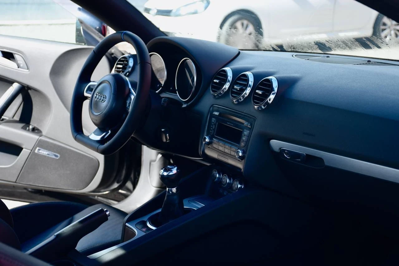 Audi Tt 2.0T TFSI, снимка 14 - Автомобили и джипове - 54180588