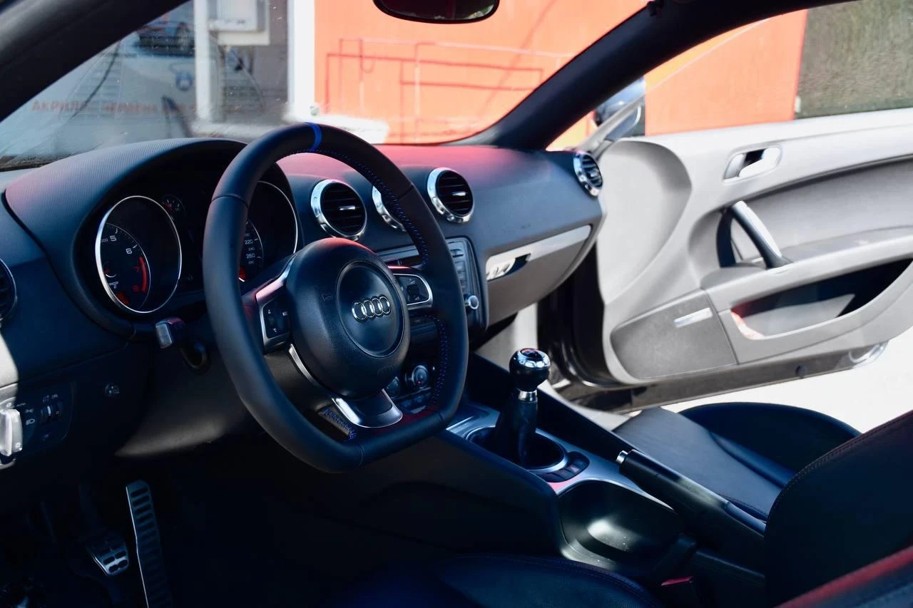 Audi Tt 2.0T TFSI, снимка 13 - Автомобили и джипове - 54180588