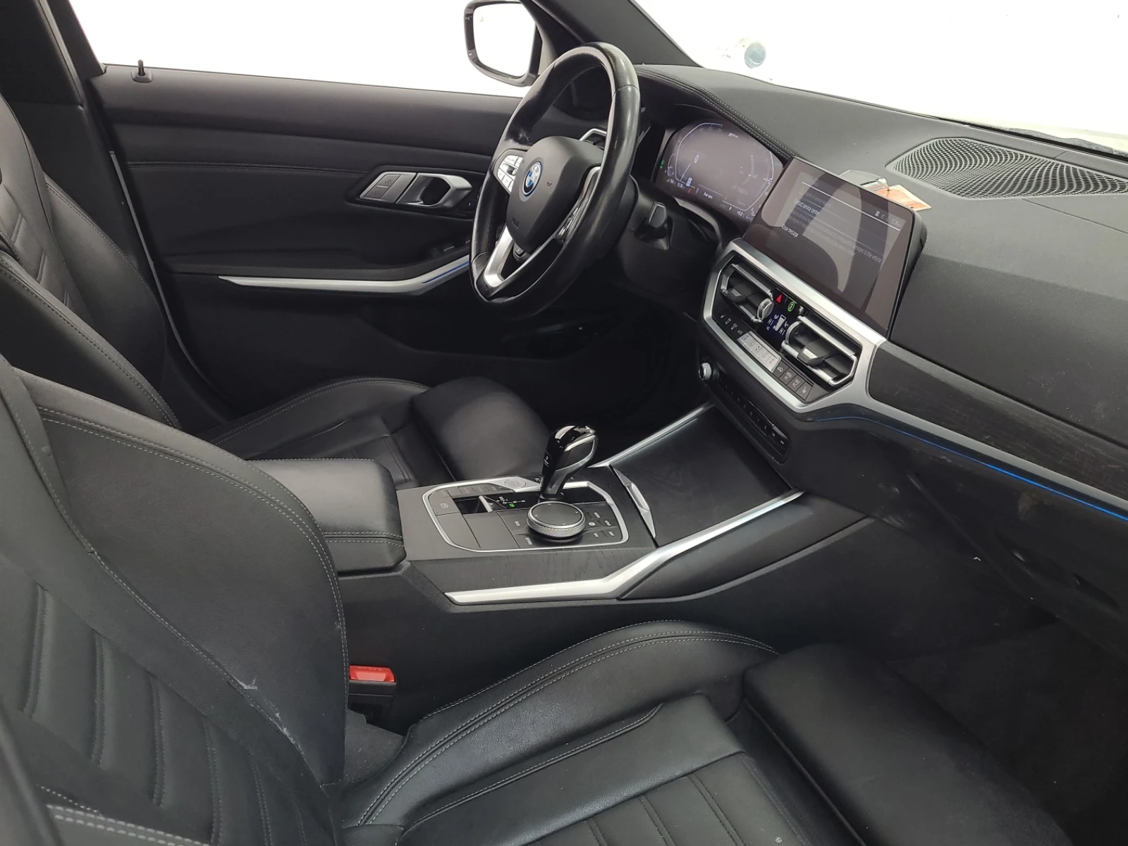 BMW 330 e xDrive Plug-In Hybrid, снимка 9 - Автомобили и джипове - 54397340