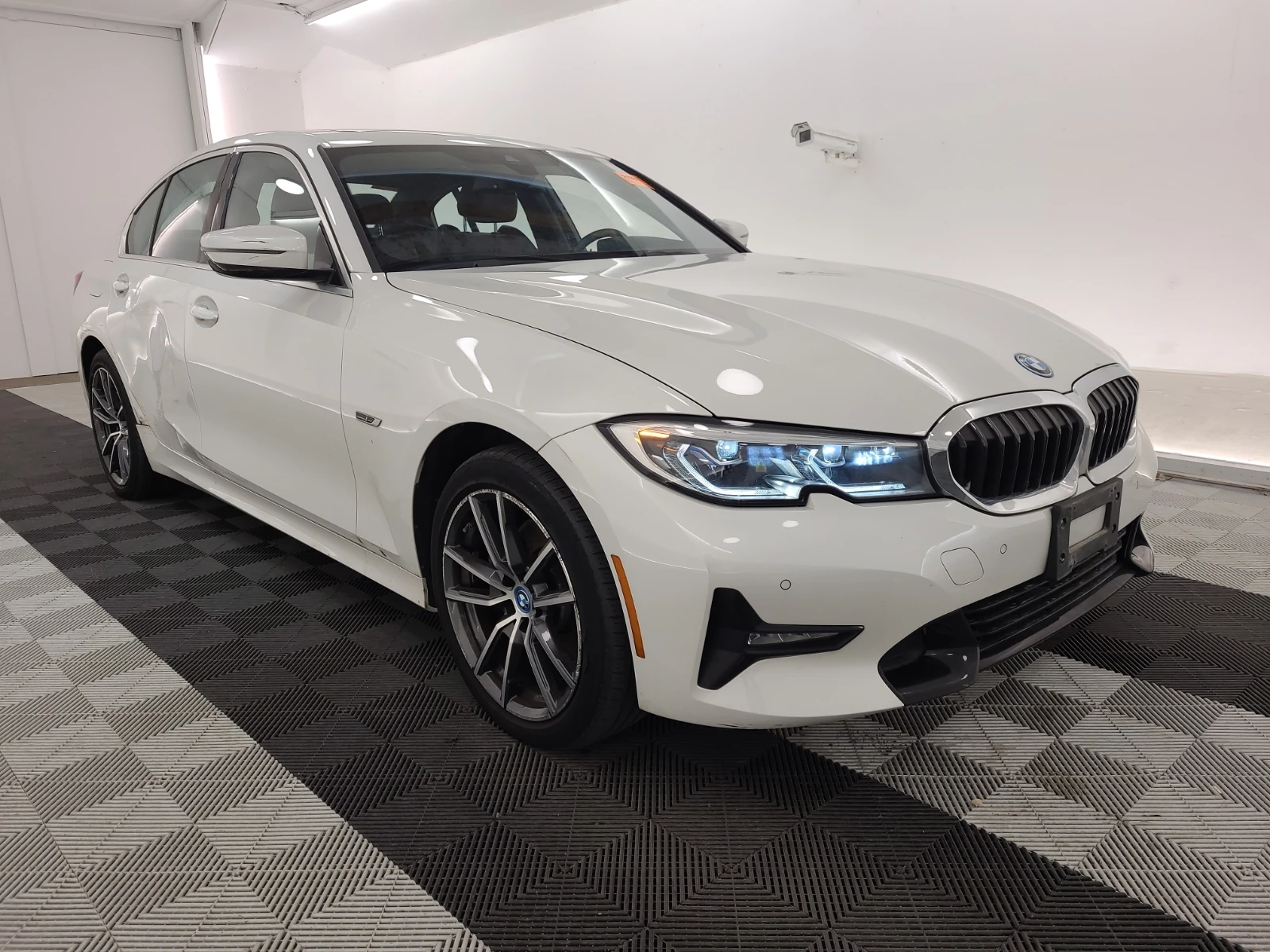 BMW 330 e xDrive Plug-In Hybrid, снимка 2 - Автомобили и джипове - 54397340