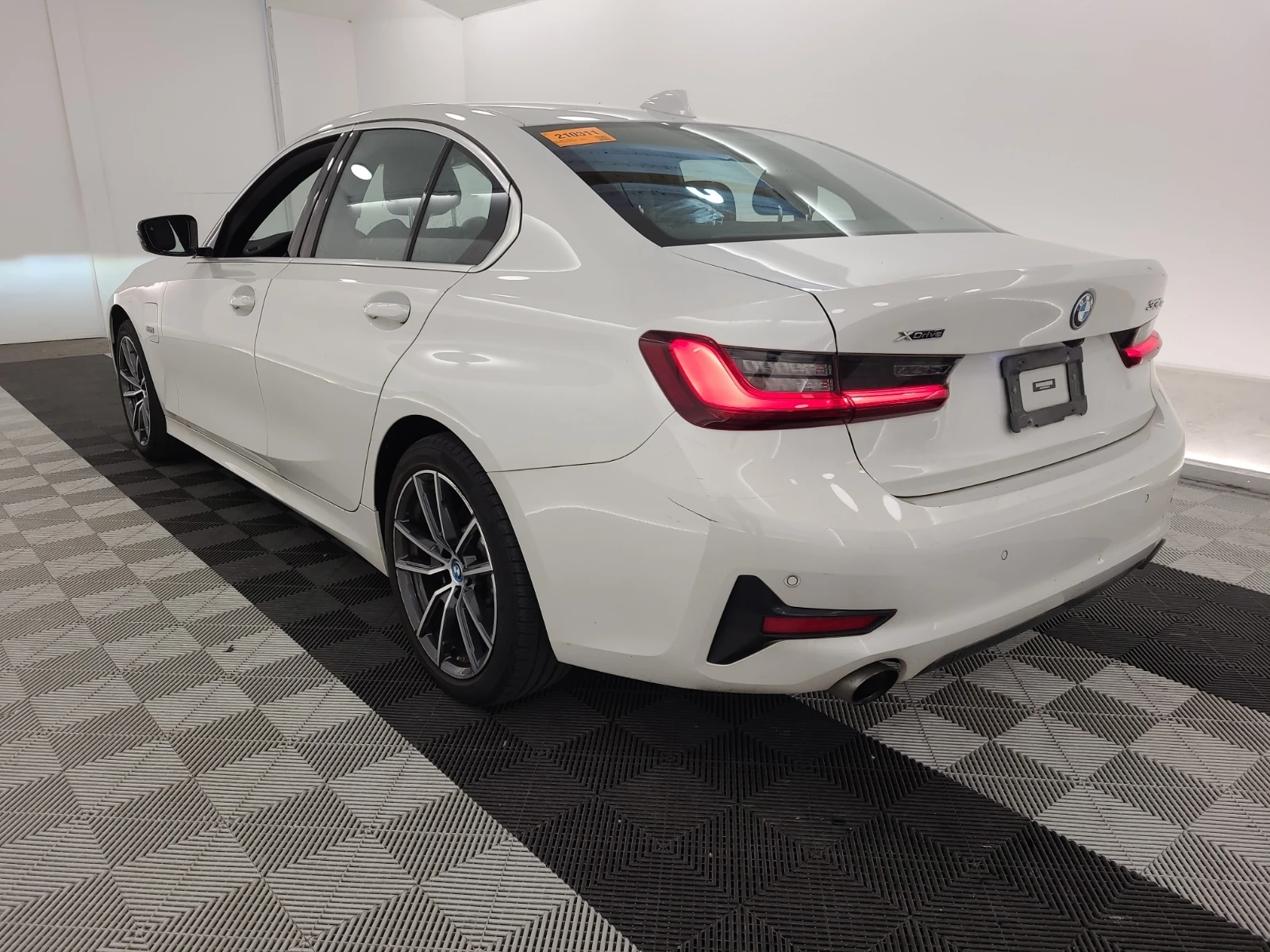 BMW 330 e xDrive Plug-In Hybrid, снимка 5 - Автомобили и джипове - 54397340