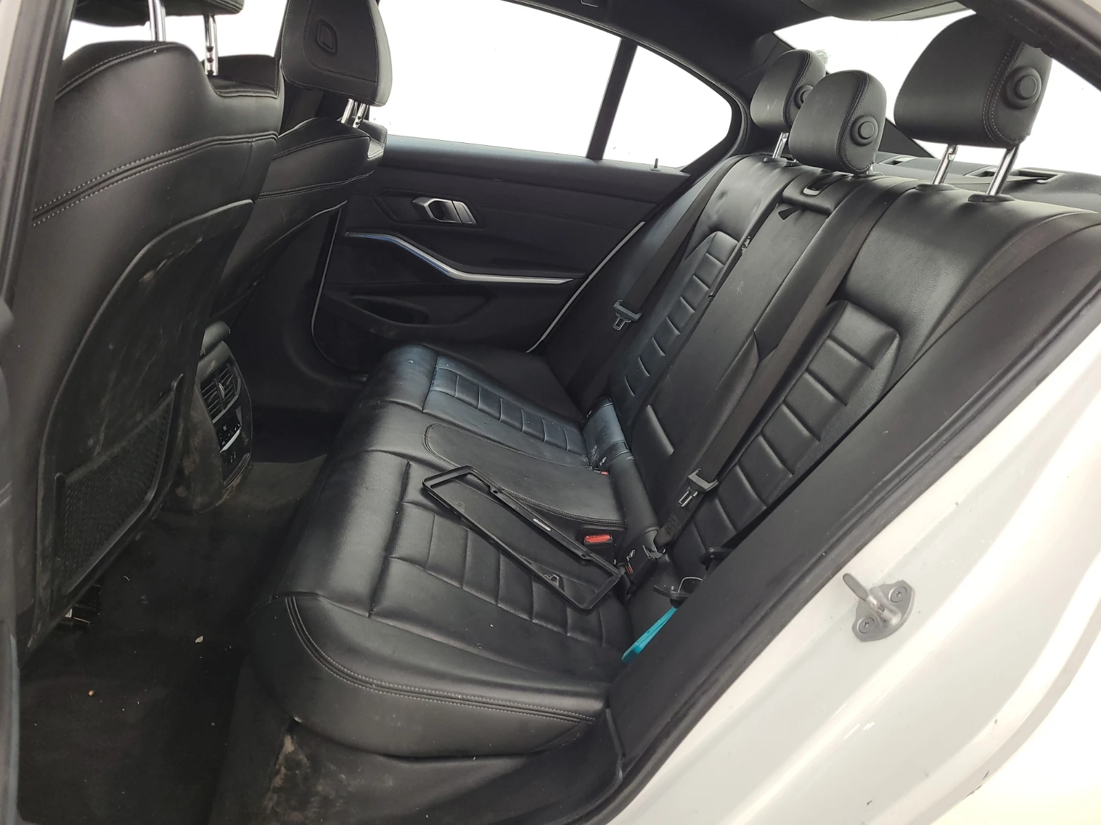 BMW 330 e xDrive Plug-In Hybrid, снимка 13 - Автомобили и джипове - 54397340