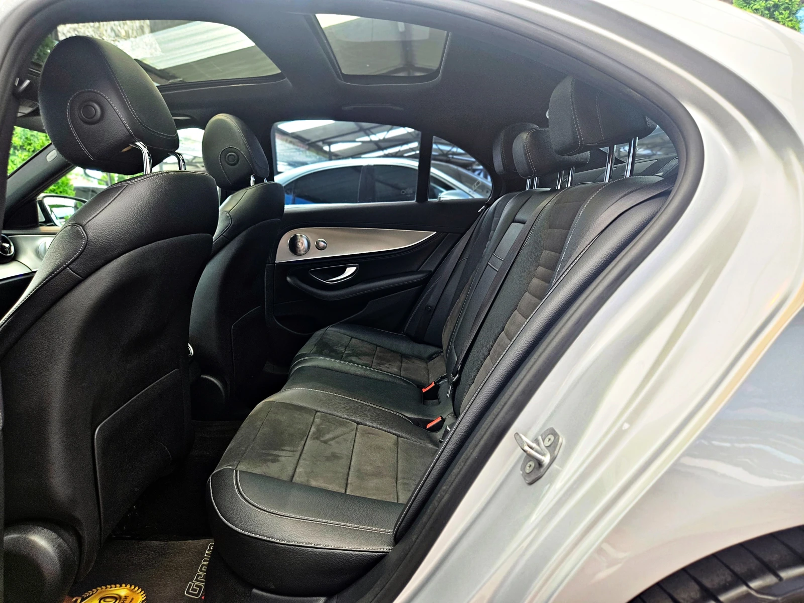 Mercedes-Benz E 220 AMG/GERMANY/DIGITAL/360CAM/PANO/AMBIENT/ПОДГРEB/LI, снимка 16 - Автомобили и джипове - 54932078