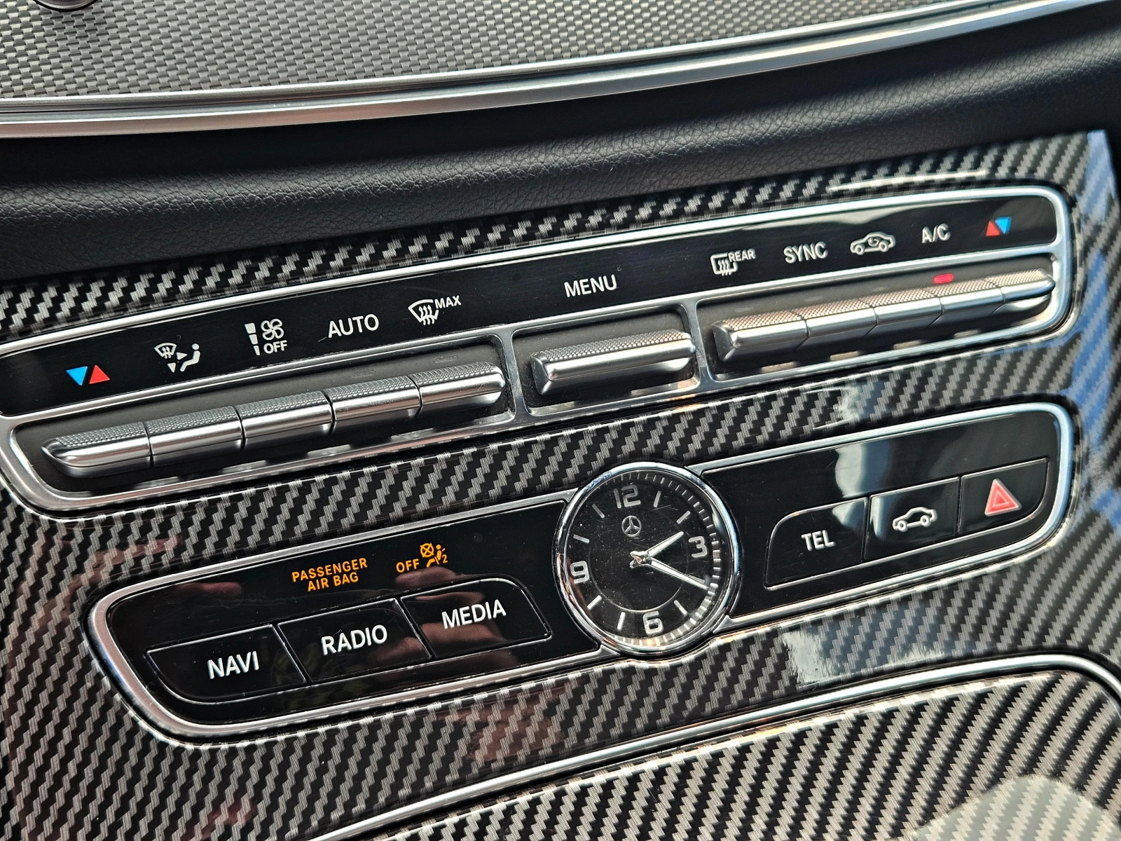 Mercedes-Benz E 220 AMG/GERMANY/DIGITAL/360CAM/PANO/AMBIENT/ПОДГРEB/LI, снимка 12 - Автомобили и джипове - 54932078