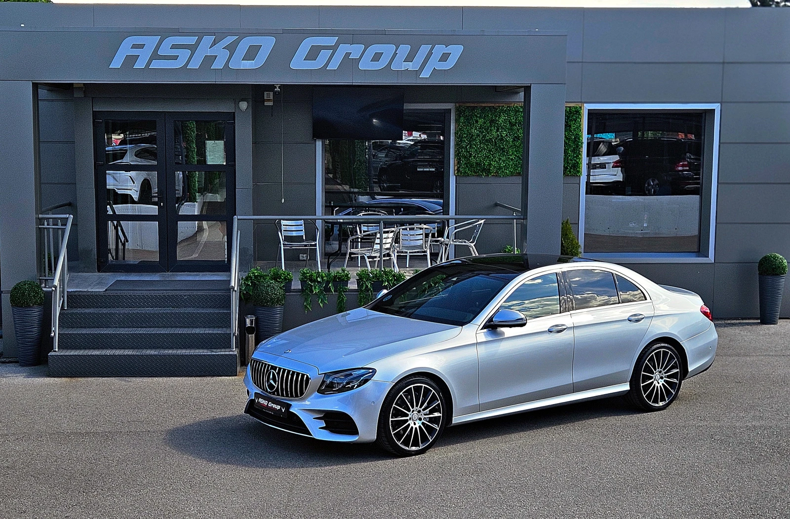 Mercedes-Benz E 220 AMG/GERMANY/DIGITAL/360CAM/PANO/AMBIENT/ПОДГРEB/LI, снимка 17 - Автомобили и джипове - 54932078