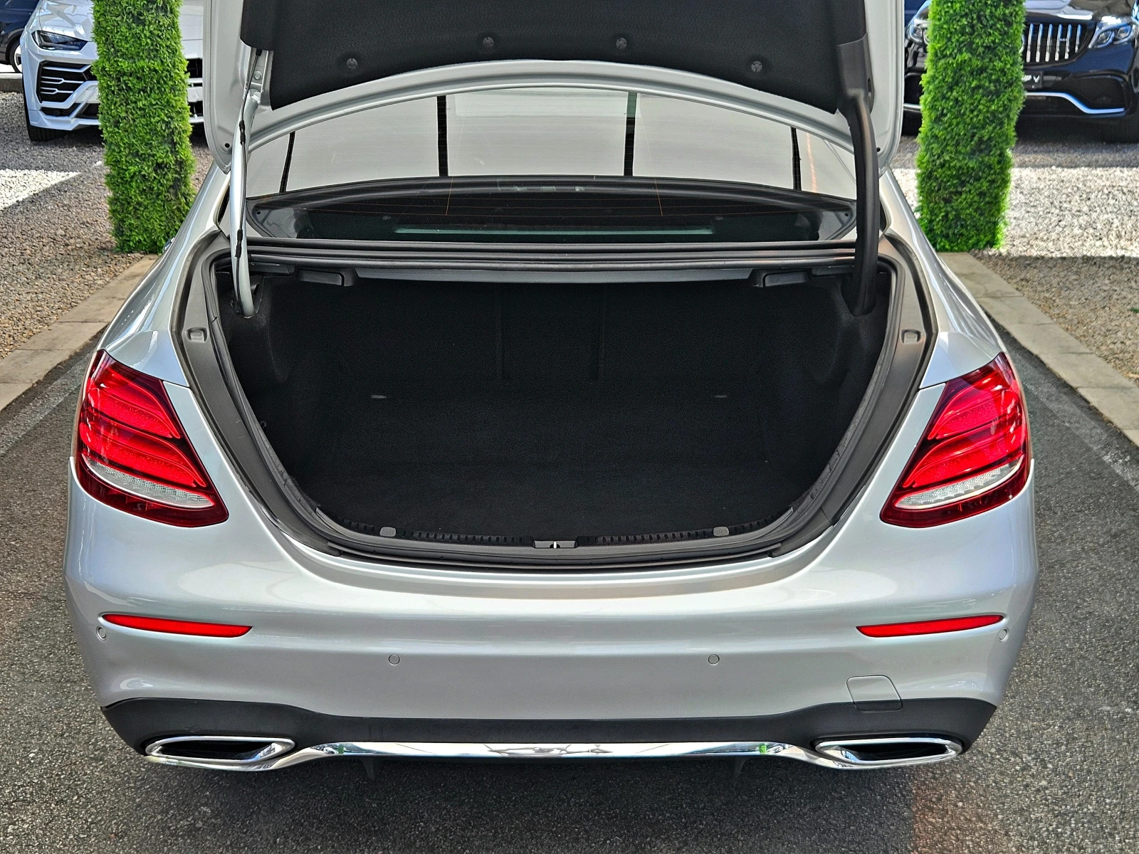 Mercedes-Benz E 220 AMG/GERMANY/DIGITAL/360CAM/PANO/AMBIENT/ПОДГРEB/LI, снимка 8 - Автомобили и джипове - 54932078