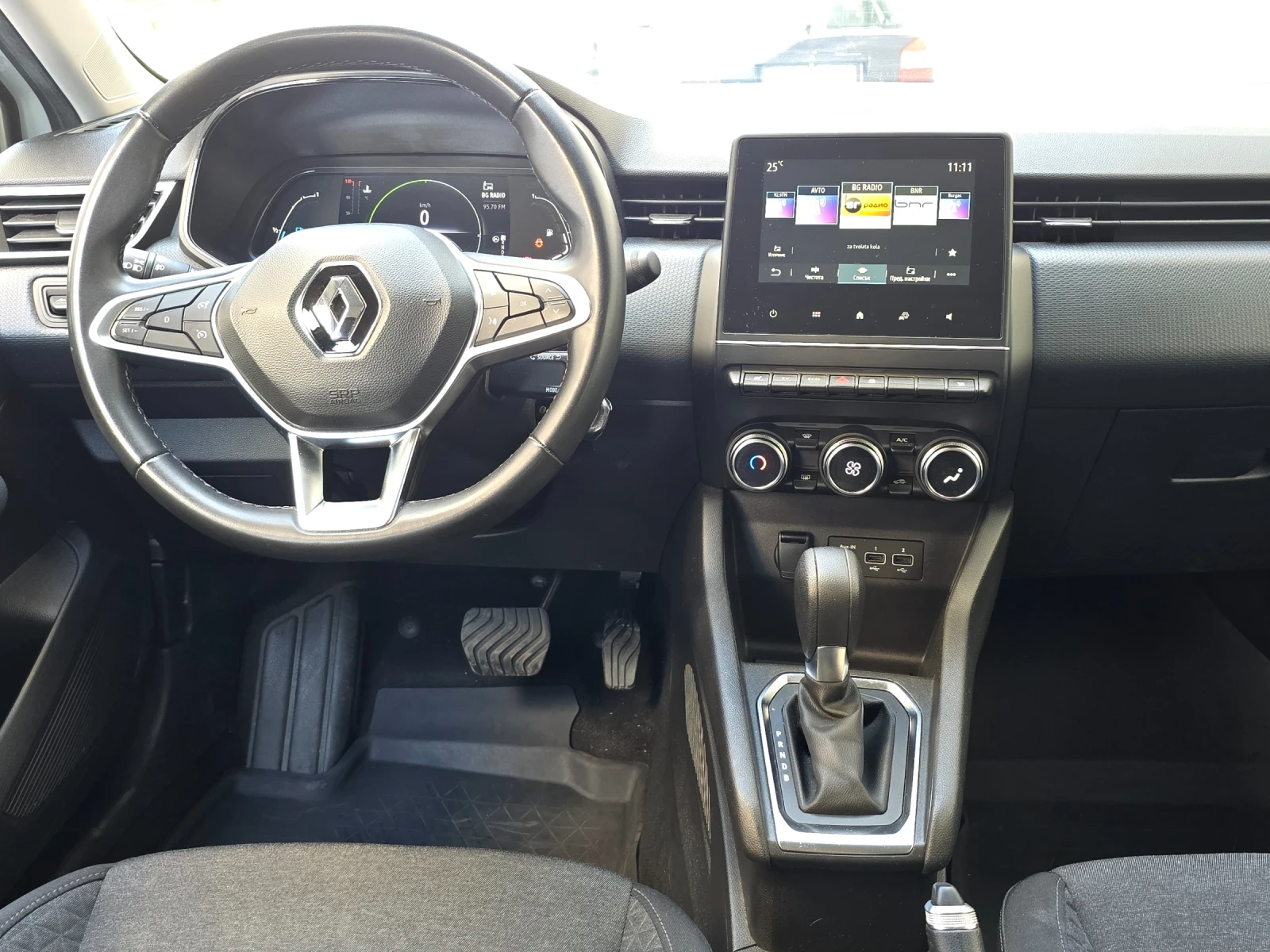 Renault Clio 1.6 e- tech, снимка 12 - Автомобили и джипове - 54986308