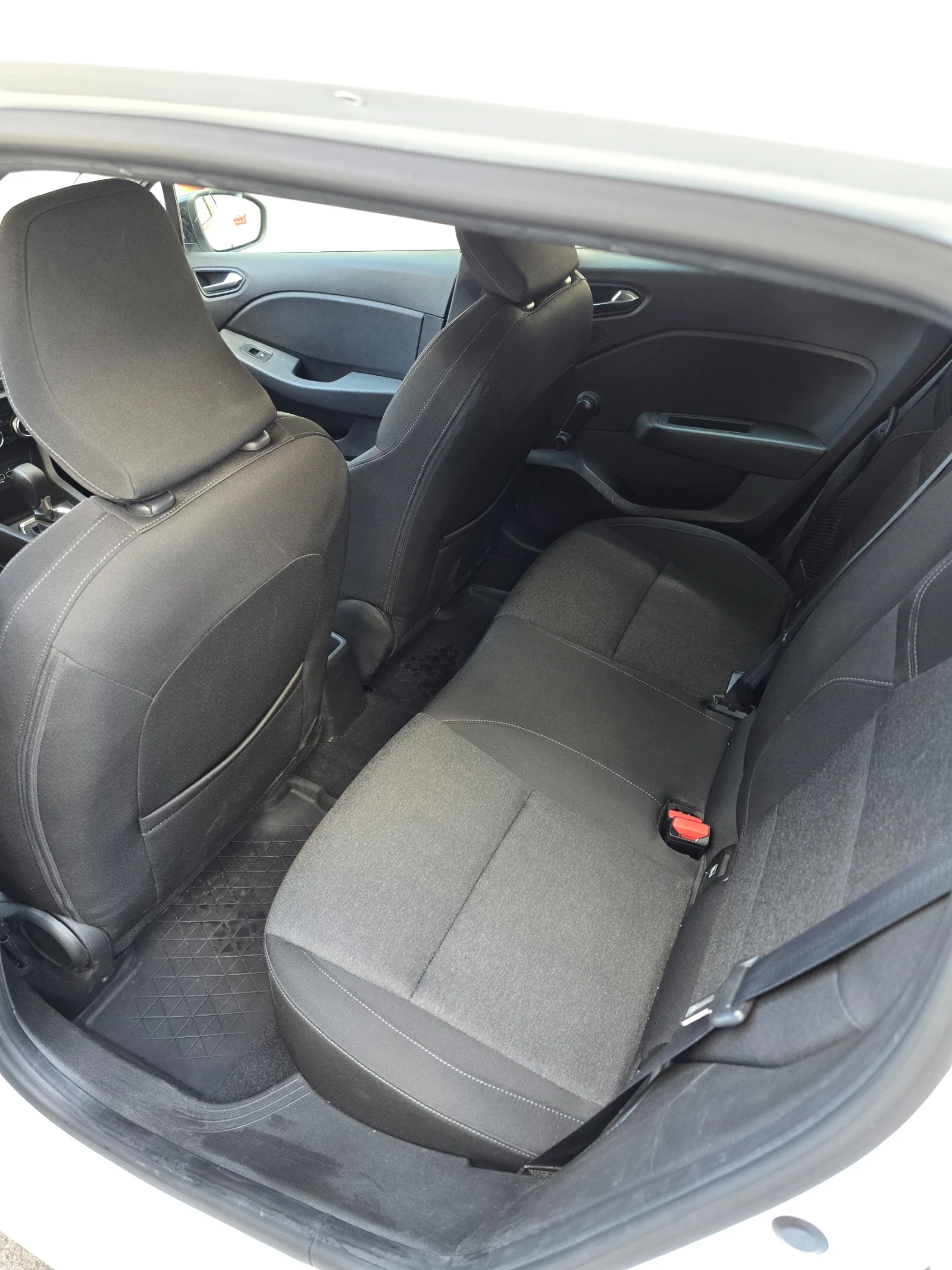 Renault Clio 1.6 e- tech, снимка 9 - Автомобили и джипове - 54986308