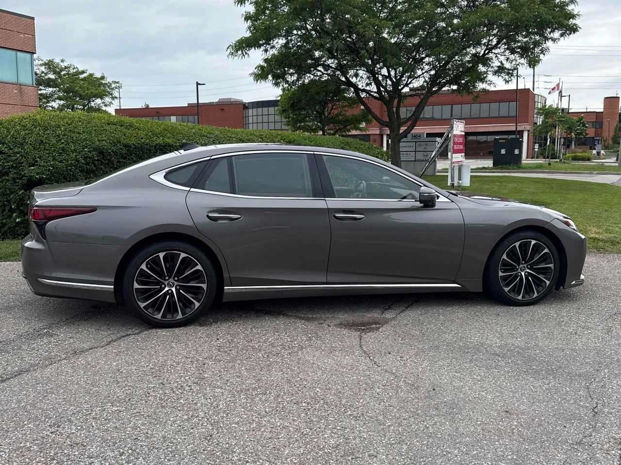 Lexus LS * 500 AWD * АВТОКРЕДИТ БЕЗ ПЪРВОНАЧАЛНА ВНОСКА* , снимка 3 - Автомобили и джипове - 55071570