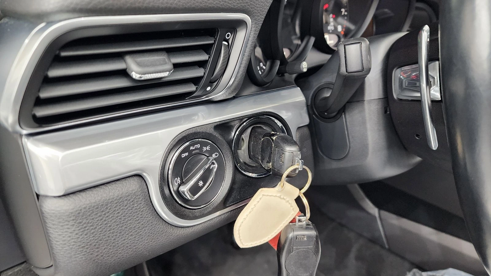 Porsche 911 CARRERA 4* BOSE* ПОДГРЕВ ВОЛАН* КРАЙНА ЦЕНА, снимка 17 - Автомобили и джипове - 55243555