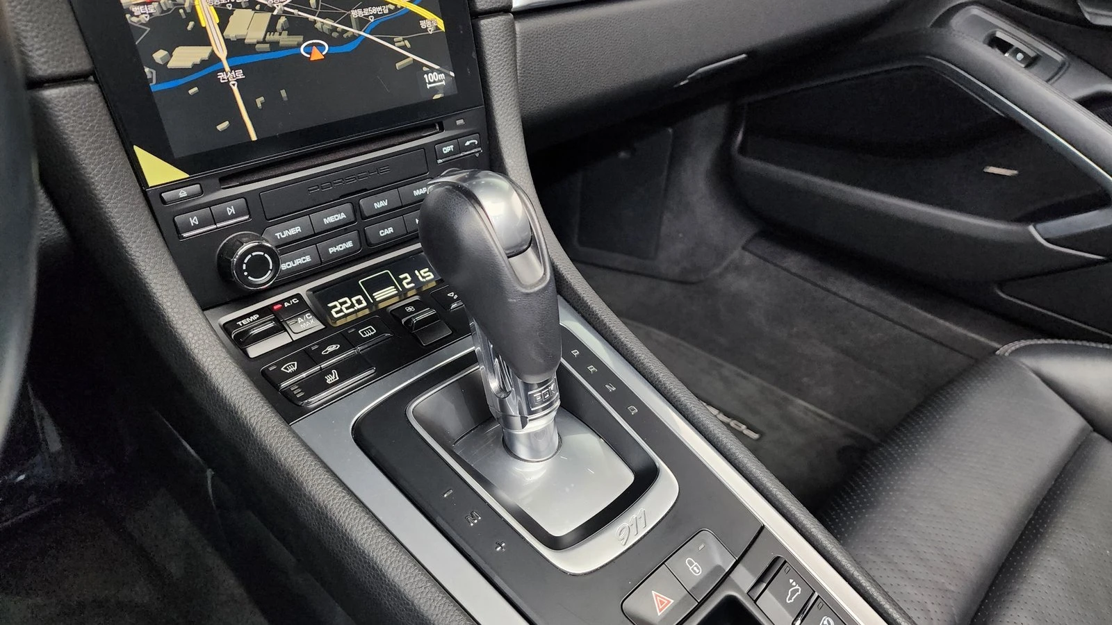 Porsche 911 CARRERA 4* BOSE* ПОДГРЕВ ВОЛАН* КРАЙНА ЦЕНА, снимка 9 - Автомобили и джипове - 55243555