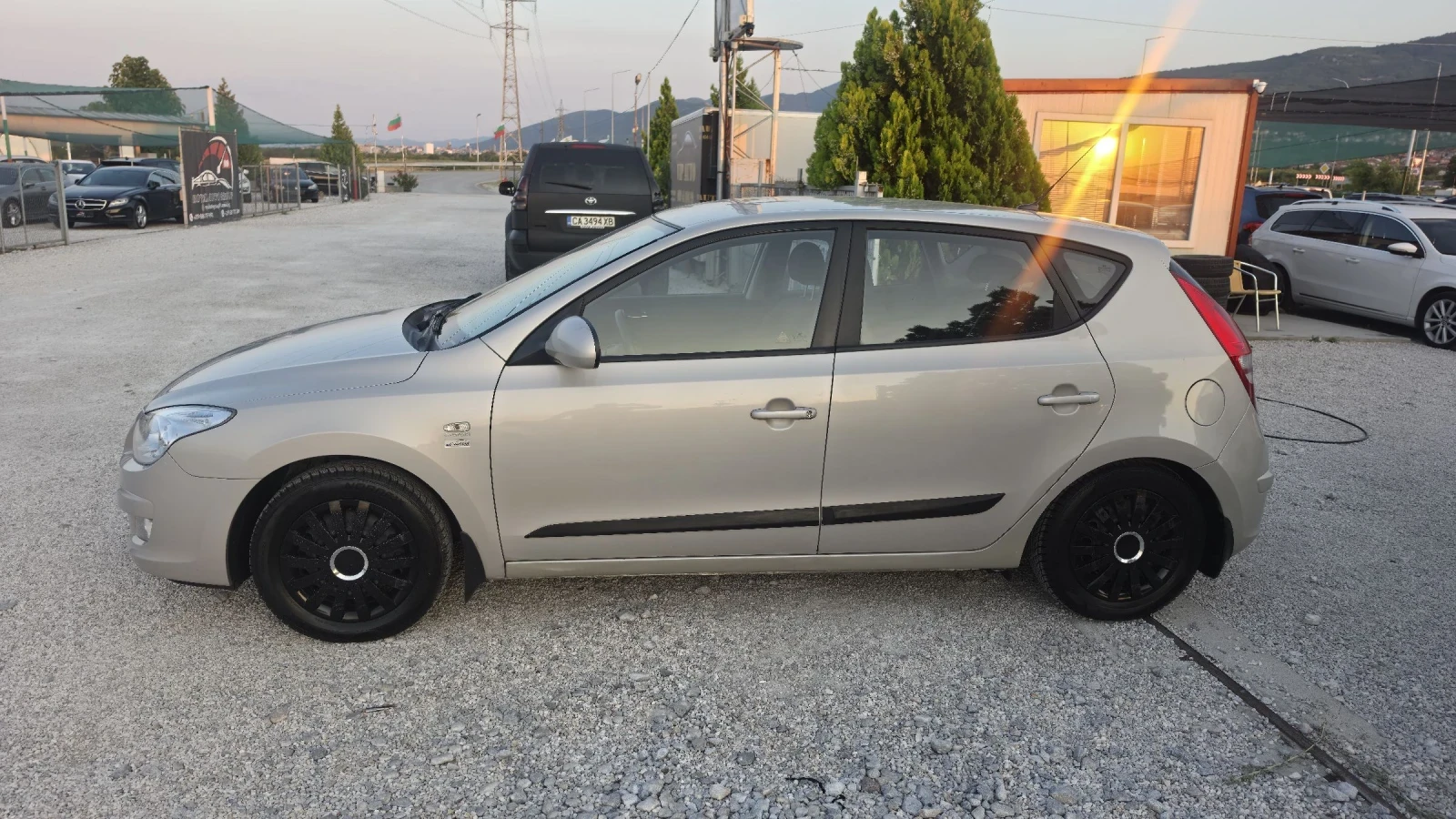 Hyundai I30 1.4i.107кс.Отлична, снимка 3 - Автомобили и джипове - 55437036