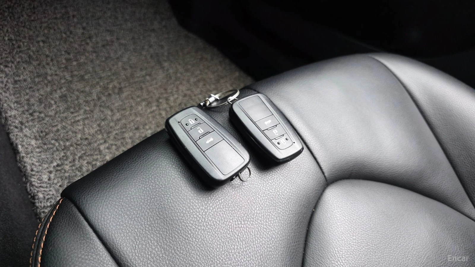 Toyota Camry * ПАНО* KEYLESS* Camera* ПОДГРЕВ* LED* , снимка 17 - Автомобили и джипове - 55625594
