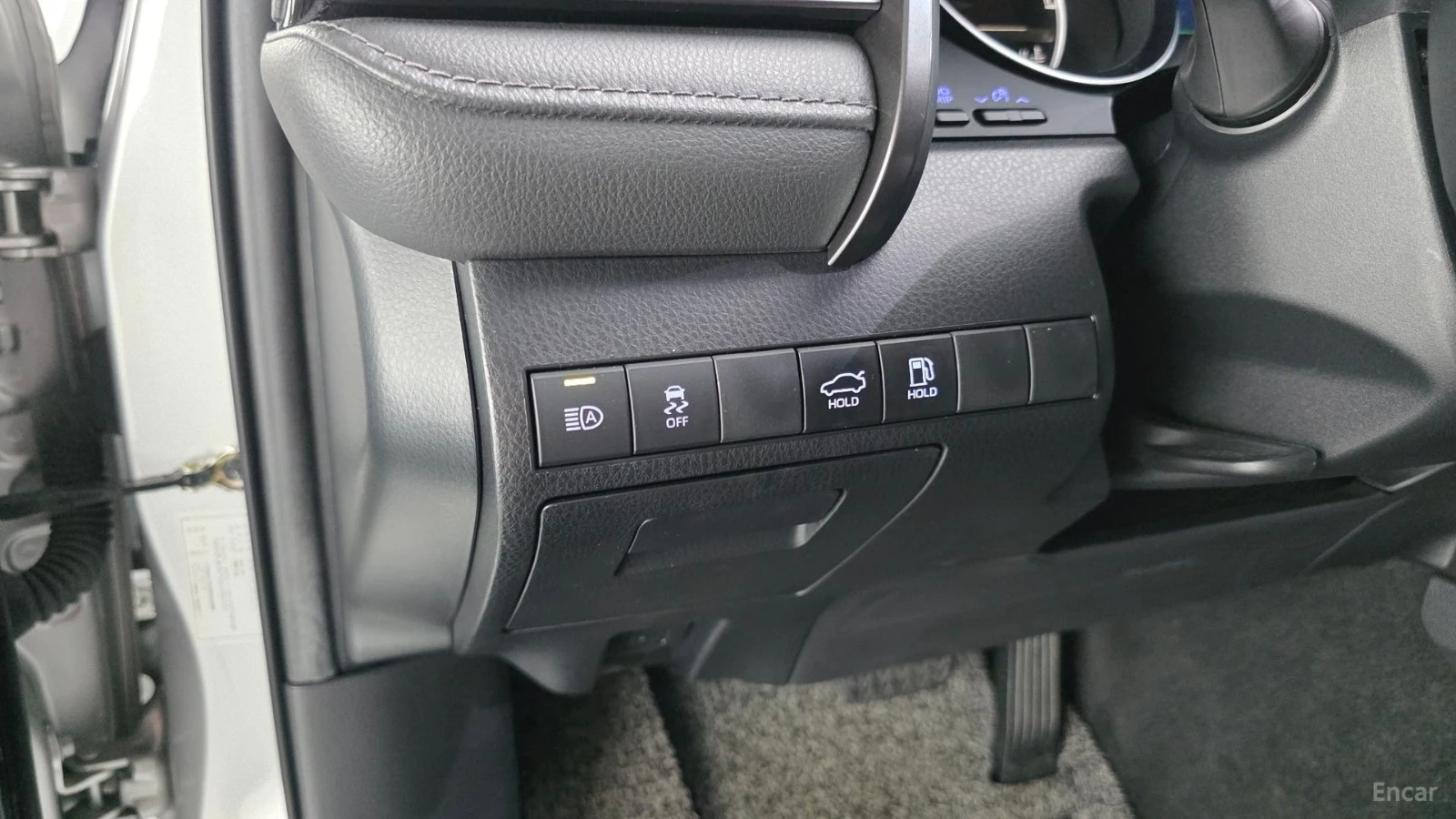 Toyota Camry * ПАНО* KEYLESS* Camera* ПОДГРЕВ* LED* , снимка 16 - Автомобили и джипове - 55625594