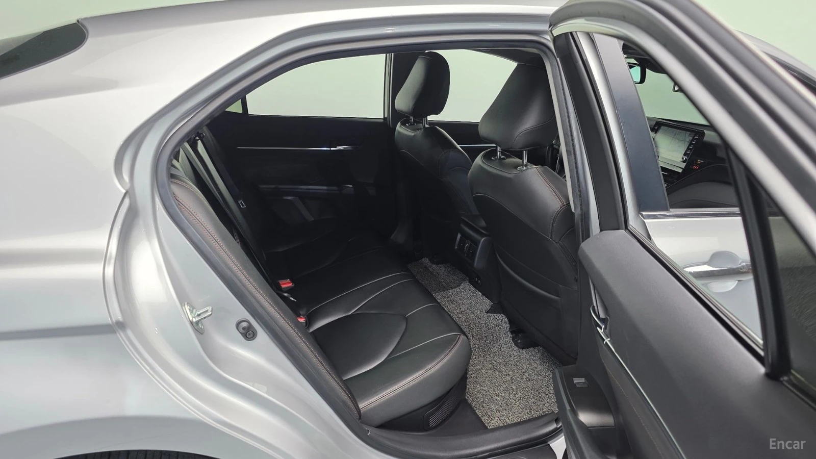 Toyota Camry * ПАНО* KEYLESS* Camera* ПОДГРЕВ* LED* , снимка 12 - Автомобили и джипове - 55625594